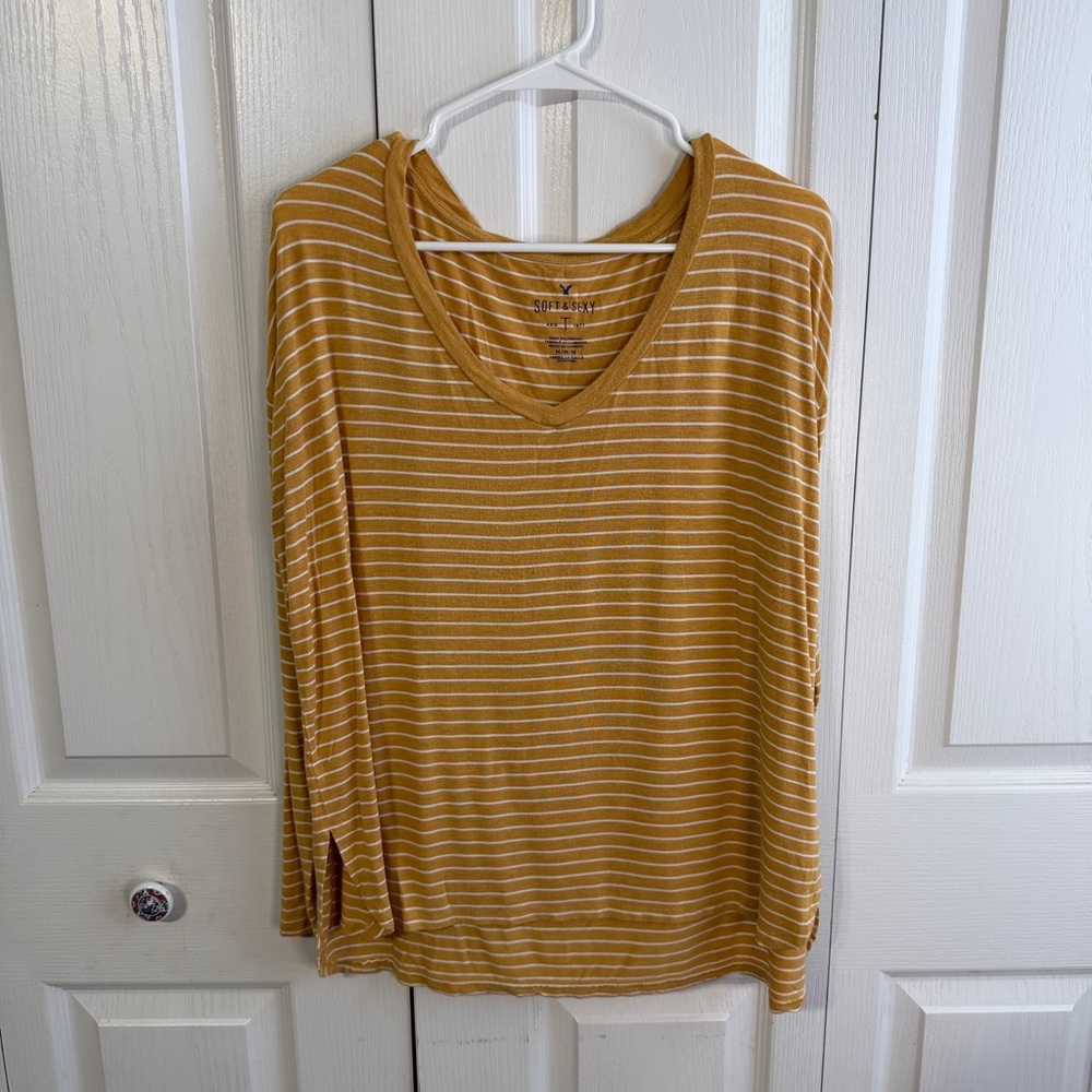 American Eagle soft & sexy yellow white striped v neck tee size medium